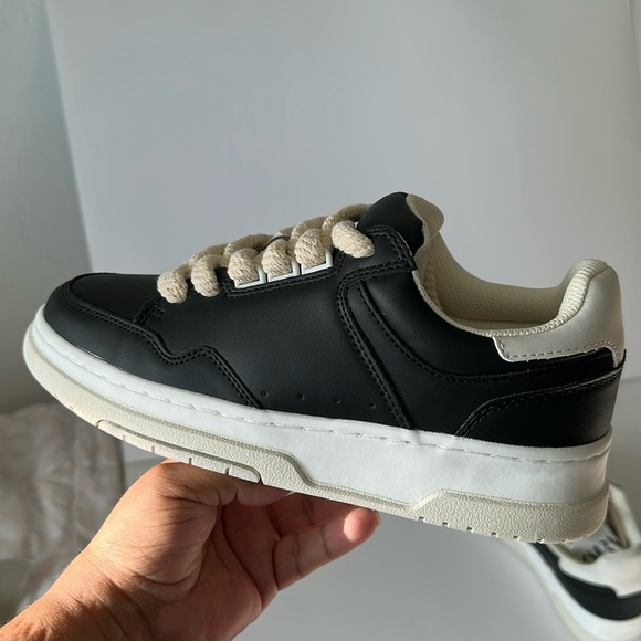 Zara Men’s Chunky Black Sneakers with Cream Laces - Picture 12 of 17